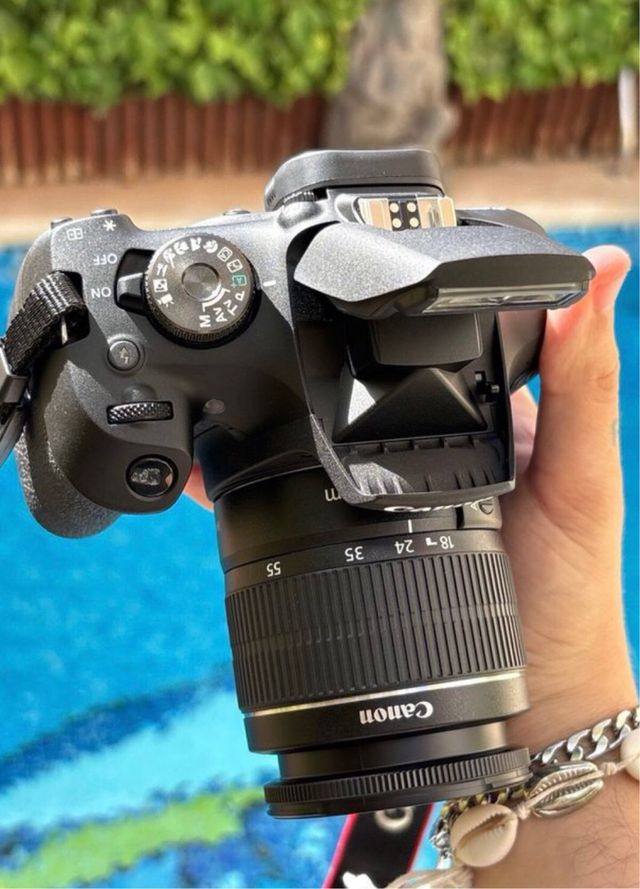 Canon EOS 2000D Pro + Canon 18-55mm in ottime condizioni