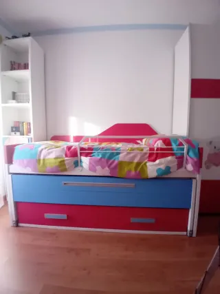 Dormitorio infantil completo.