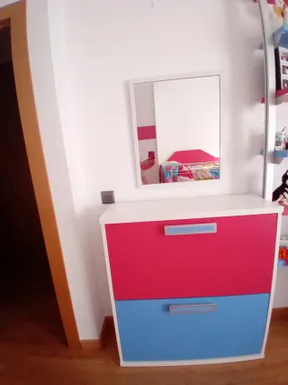 Dormitorio infantil completo.