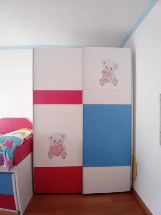 Dormitorio infantil completo.