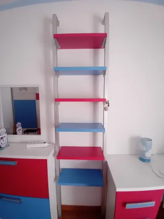 Dormitorio infantil completo.