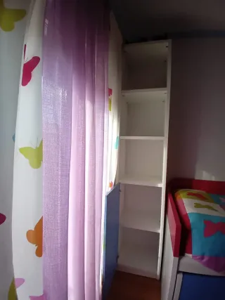 Dormitorio infantil completo.