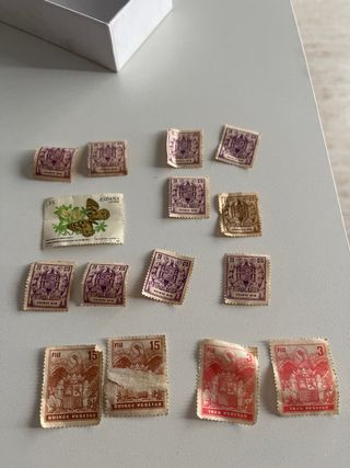 Lote de pins y sellos antiguos