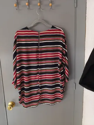 Blusa a rayas azul y roja