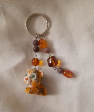 Porta-chaves tigre com contas