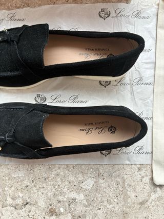 Zapatos Loro Piana negro y dorado