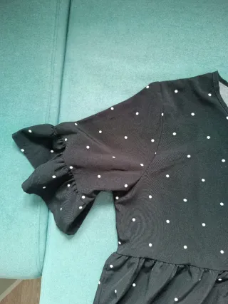 Blusa negra con lunares blancos