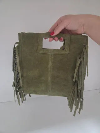 Bolso de piel verde con flecos