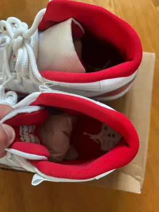 Jordan 11 Rojo Blanco Talla 40