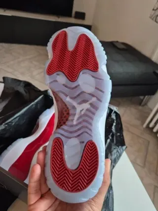 Jordan 11 Rojo Blanco Talla 38