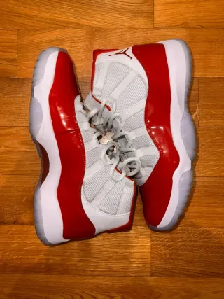 Jordan 11 Retro Rojo Blanco Talla 39