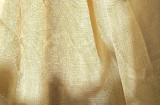 2 tende larghe per soggiorno in giallo chiaro.