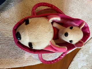 Peluche ChiChi Love en bolso de corazones