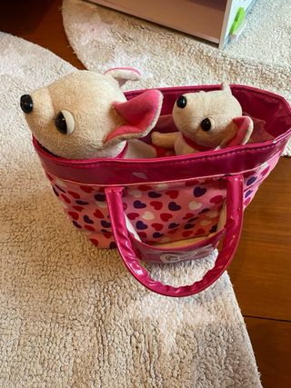 Peluche ChiChi Love en bolso de corazones