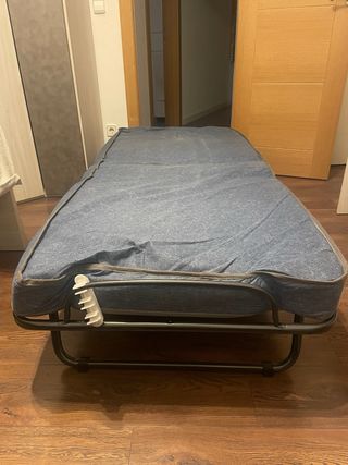 Cama plegable con colchón