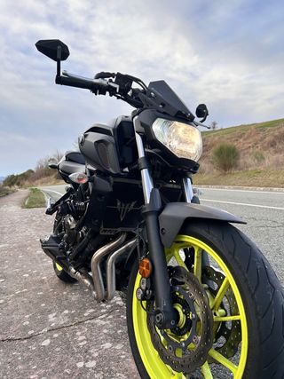 Yamaha MT-07 - 2019 negro fluor