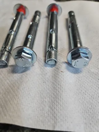 Tornillos de expansión metálicos