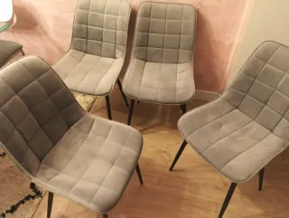 Mesa de cristal y metal, y  4 sillas