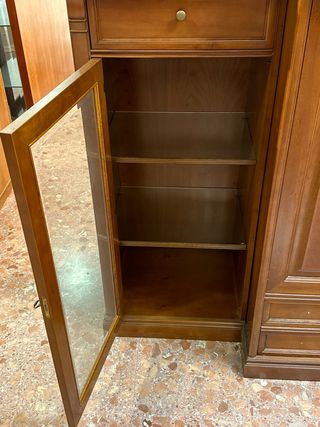 Mueble Vitrina Madera y Cristal
