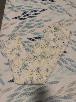 Pantalón recto estampado floral