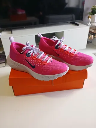 Zapatillas Nike Talla 44 Rosas y Rojas