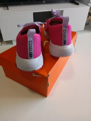 Zapatillas Nike Talla 44 Rosas y Rojas