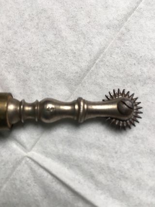 Antigua ruleta de costura.