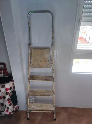Escalera plegable 4 peldaños