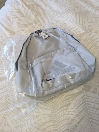 Mochila Adidas Gris nueva