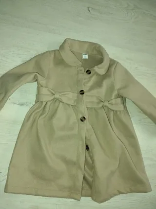 Abrigo niña beige con lazos