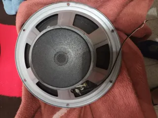 Se vende el conjunto de 4 altavoces y etapa de p..