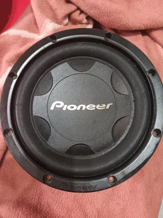 Se vende el conjunto de 4 altavoces y etapa de p..