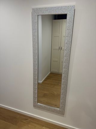 Specchio a figura intera con cornice argentata