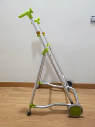 Andador plegable para adultos con ruedas