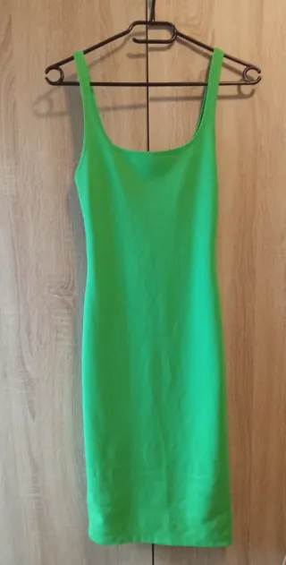 Vestido verde ceñido