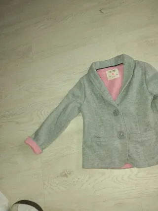 Americana niña gris con forro rosa