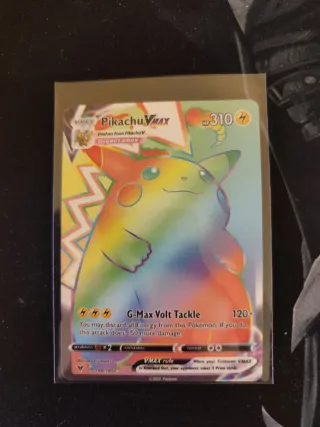 Carta Pokémon Pikachu VMAX Gigantamax Rainbow
