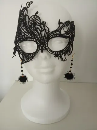 Pendientes negro con pompon y de flecos