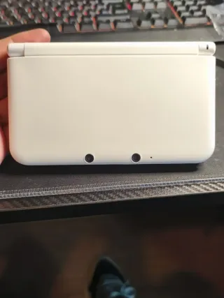Nintendo 3DS XL con caricatore e stilo
