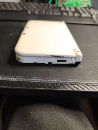 Nintendo 3DS XL con caricatore e stilo