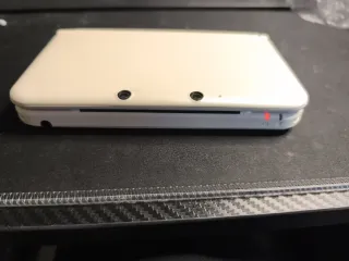 Nintendo 3DS XL con caricatore e stilo