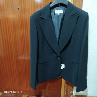 Americana negra elegante. Sin estrenar.