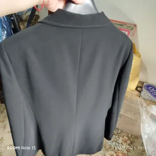 Americana negra elegante. Sin estrenar.