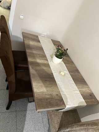 Mesa de comedor y sillas