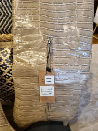 Botín media caña efecto piel reptil en color beige