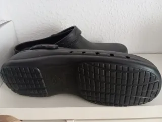 Zuecos tipo Crocs negros