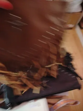 Conjunto di abiti, sciarpe, borse e portafogli