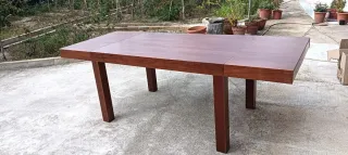 Mesa de madera marrón abatible
