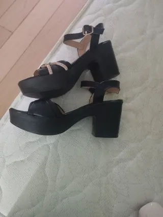 Sandalias tacón negras