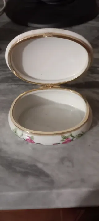 Piccolo portagioie decorato